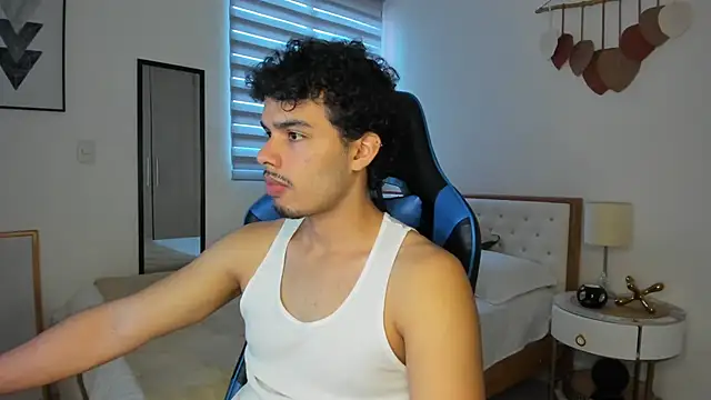 Snapshot of mateoleonee chatting on 02-12-25, 05:05 mateoleonee online show from 02-12-25, 05:05