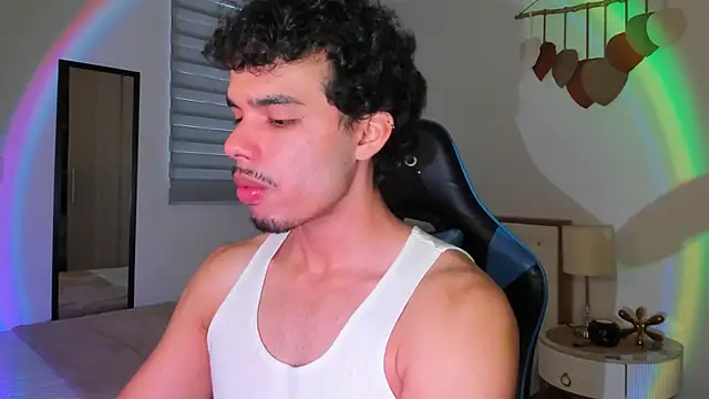 Snapshot of mateoleonee chatting on 02-15-25, 08:01 mateoleonee online show from 02-15-25, 08:01