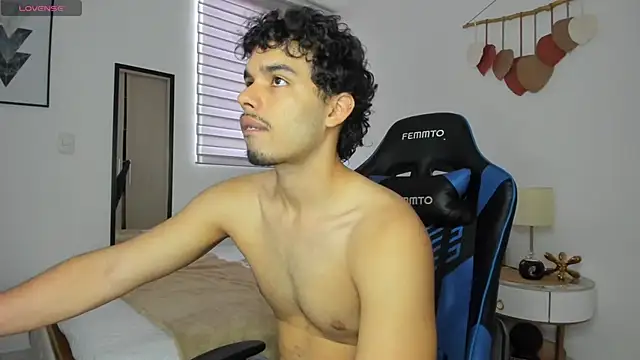 Snapshot of mateoleonee chatting on 02-16-25, 06:43 mateoleonee online show from 02-16-25, 06:43