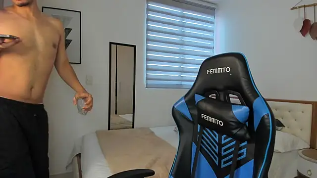 Snapshot of mateoleonee chatting on 02-18-25, 03:43 mateoleonee online show from 02-18-25, 03:43