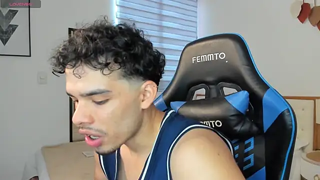 Snapshot of mateoleonee chatting on 02-20-25, 06:02 mateoleonee online show from 02-20-25, 06:02