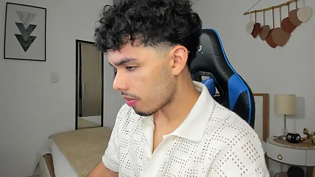 Snapshot of mateoleonee chatting on 02-23-25, 12:41 mateoleonee online show from 02-23-25, 12:41