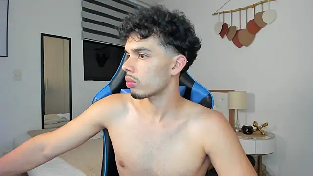 Snapshot of mateoleonee chatting on 02-25-25, 03:52 mateoleonee online show from 02-25-25, 03:52