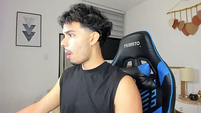 Snapshot of mateoleonee chatting on 02-27-25, 12:54 mateoleonee online show from 02-27-25, 12:54