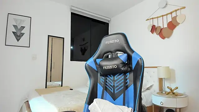 Snapshot of mateoleonee chatting on 03-01-25, 12:17 mateoleonee online show from 03-01-25, 12:17