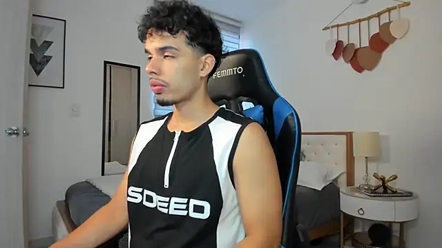 Snapshot of mateoleonee chatting on 03-01-25, 07:15 mateoleonee online show from 03-01-25, 07:15