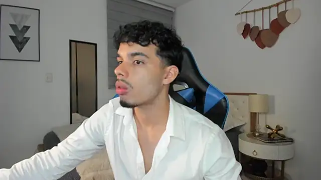 Snapshot of mateoleonee chatting on 03-06-25, 11:31 mateoleonee online show from 03-06-25, 11:31