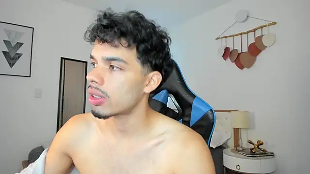 Snapshot of mateoleonee chatting on 03-07-25, 01:51 mateoleonee online show from 03-07-25, 01:51