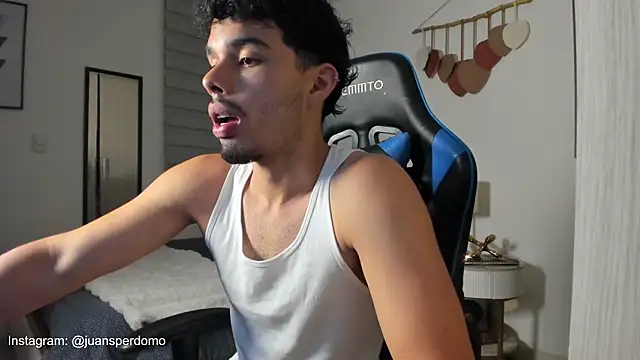 Snapshot of mateoleonee chatting on 03-16-25, 01:07 mateoleonee online show from 03-16-25, 01:07