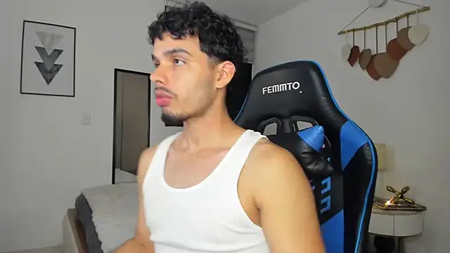 Snapshot of mateoleonee chatting on 03-23-25, 01:42 mateoleonee online show from 03-23-25, 01:42