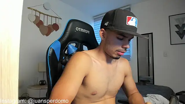 Snapshot of mateoleonee chatting on 09-15-25, 07:25 mateoleonee online show from 09-15-25, 07:25