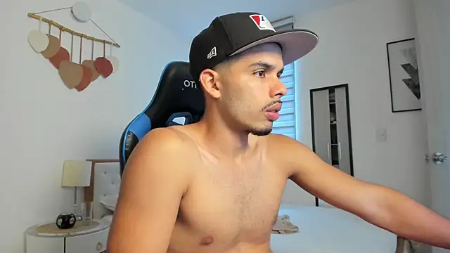 Snapshot of mateoleonee chatting on 09-18-25, 06:21 mateoleonee online show from 09-18-25, 06:21