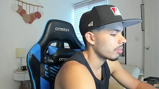 Snapshot of mateoleonee chatting on 09-24-25, 06:11 mateoleonee online show from 09-24-25, 06:11