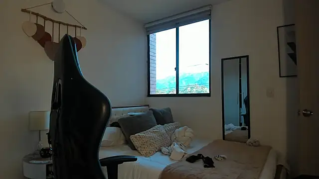 Snapshot of mateoleonee chatting on 09-25-25, 09:29 mateoleonee online show from 09-25-25, 09:29