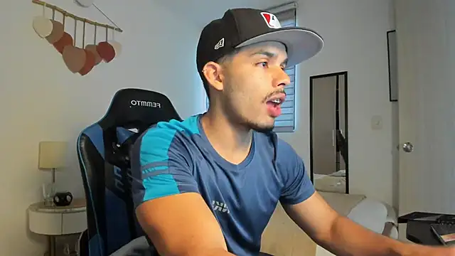 Snapshot of mateoleonee chatting on 09-27-25, 08:36 mateoleonee online show from 09-27-25, 08:36