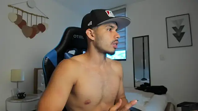 Snapshot of mateoleonee chatting on 09-29-25, 07:30 mateoleonee online show from 09-29-25, 07:30