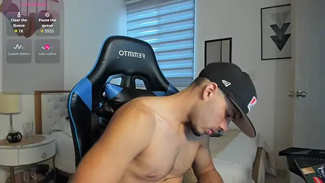 Snapshot of mateoleonee chatting on 10-03-25, 08:28 mateoleonee online show from 10-03-25, 08:28