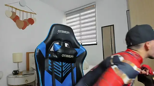 Snapshot of mateoleonee chatting on 10-13-25, 07:25 mateoleonee online show from 10-13-25, 07:25