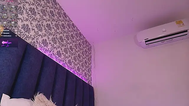 Snapshot of AmberMoss_ chatting on 02-14-25, 10:49 AmberMoss  online show from 02-14-25, 10:49