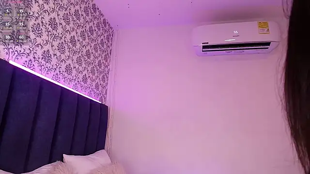 Snapshot of AmberMoss_ chatting on 03-07-25, 03:40 AmberMoss  online show from 03-07-25, 03:40