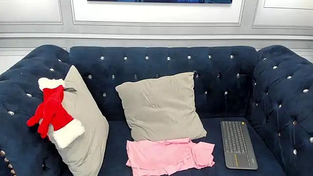 Isa little4u online show from 12-21-24, 03:09