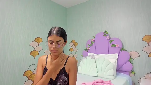Isa little4u online show from 12-30-24, 02:30