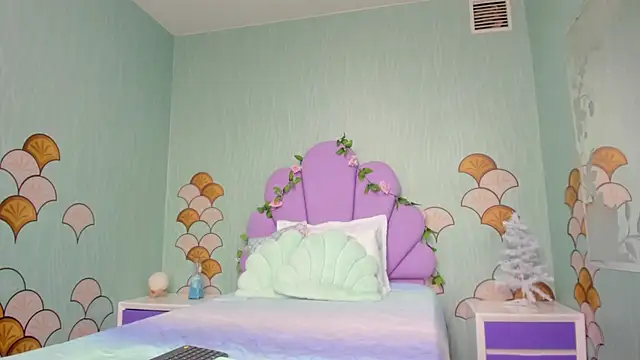 Isa little4u online show from 12-30-24, 05:44