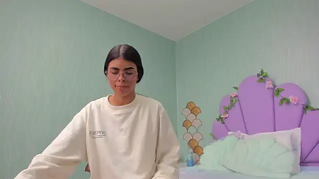 Isa little4u online show from 12-31-24, 03:09