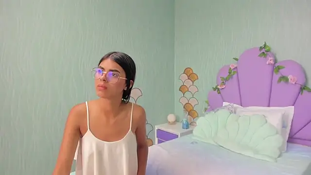 Isa little4u online show from 12-31-24, 06:13