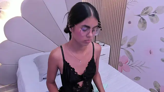 Isa little4u online show from 01-07-25, 12:34