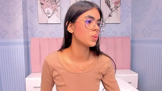 Isa little4u online show from 01-18-25, 09:34