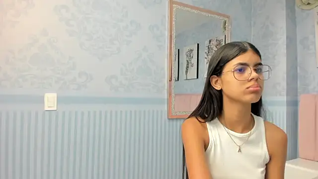 Isa little4u online show from 02-01-25, 06:19