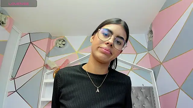 Isa little4u online show from 02-05-25, 06:26