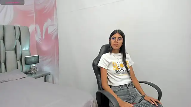 Isa little4u online show from 02-09-25, 03:00
