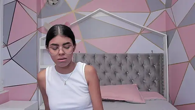 Isa little4u online show from 02-13-25, 07:31