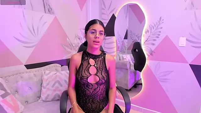 Isa little4u online show from 03-10-25, 10:37