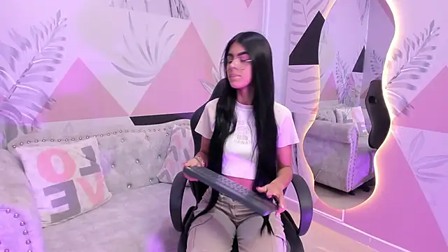 Isa little4u online show from 03-12-25, 10:37