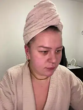 Snapshot of Fancy-Francy chatting on 01-08-25, 04:22 Fancy-Francy online show from 01-08-25, 04:22