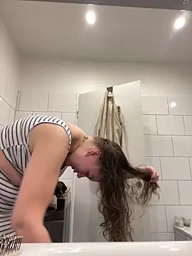 Snapshot of Fancy-Francy chatting on 02-13-25, 08:06 Fancy-Francy online show from 02-13-25, 08:06