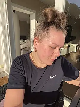 Snapshot of Fancy-Francy chatting on 03-06-25, 03:35 Fancy-Francy online show from 03-06-25, 03:35