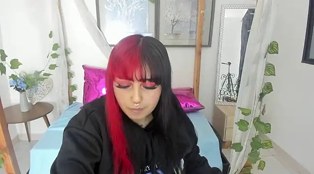 lussyevans24 online show from 02-08-25, 07:26