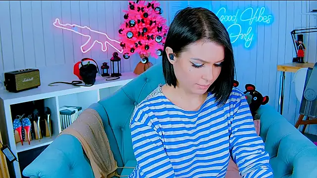 Snapshot of My_toys_pink chatting on 01-04-25, 10:13 My toys pink online show from 01-04-25, 10:13