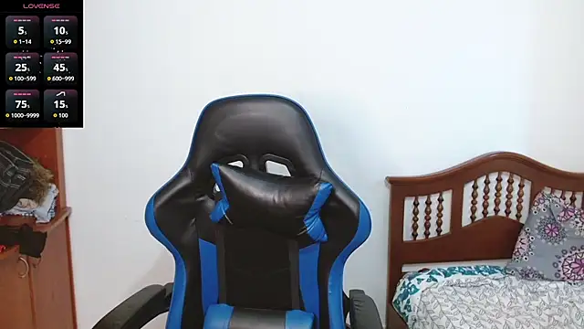 Snapshot of alexaa08 chatting on 11-12-25, 12:05 alexaa08 online show from 11-12-25, 12:05