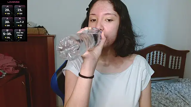 Snapshot of alexaa08 chatting on 11-25-25, 01:11 alexaa08 online show from 11-25-25, 01:11