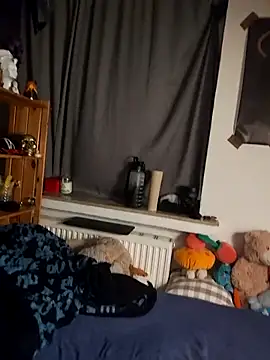 Snapshot of Dennis_2024 chatting on 10-19-25, 04:46 Dennis 2024 online show from 10-19-25, 04:46