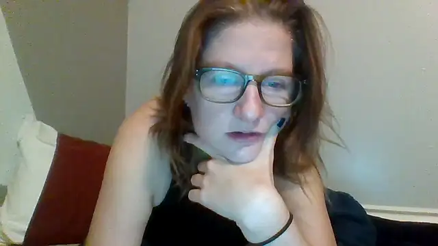 Snapshot of Eluradess chatting on 10-12-25, 07:46 Eluradess online show from 10-12-25, 07:46
