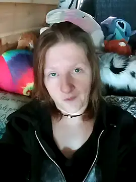 Snapshot of Eluradess chatting on 10-21-25, 03:35 Eluradess online show from 10-21-25, 03:35