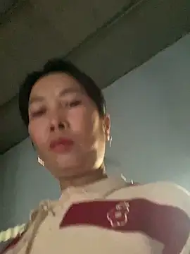 Linaannn online show from 12-19-25, 02:29