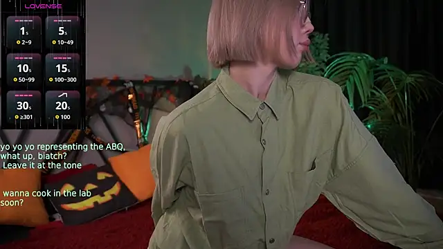 LindaThacker online show from 10-26-25, 04:18