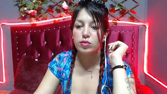 Snapshot of Melani_cute02 chatting on 01-27-25, 07:45 Melani cute02 online show from 01-27-25, 07:45